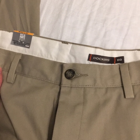 BRAND NEW Dockers Khaki Pant - Picture 2 of 4